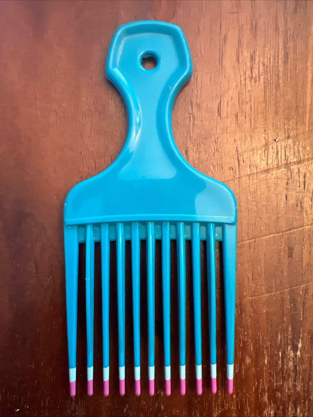 Aqua Wide-Tooth Hair Pick with Pink-Tipped Teeth